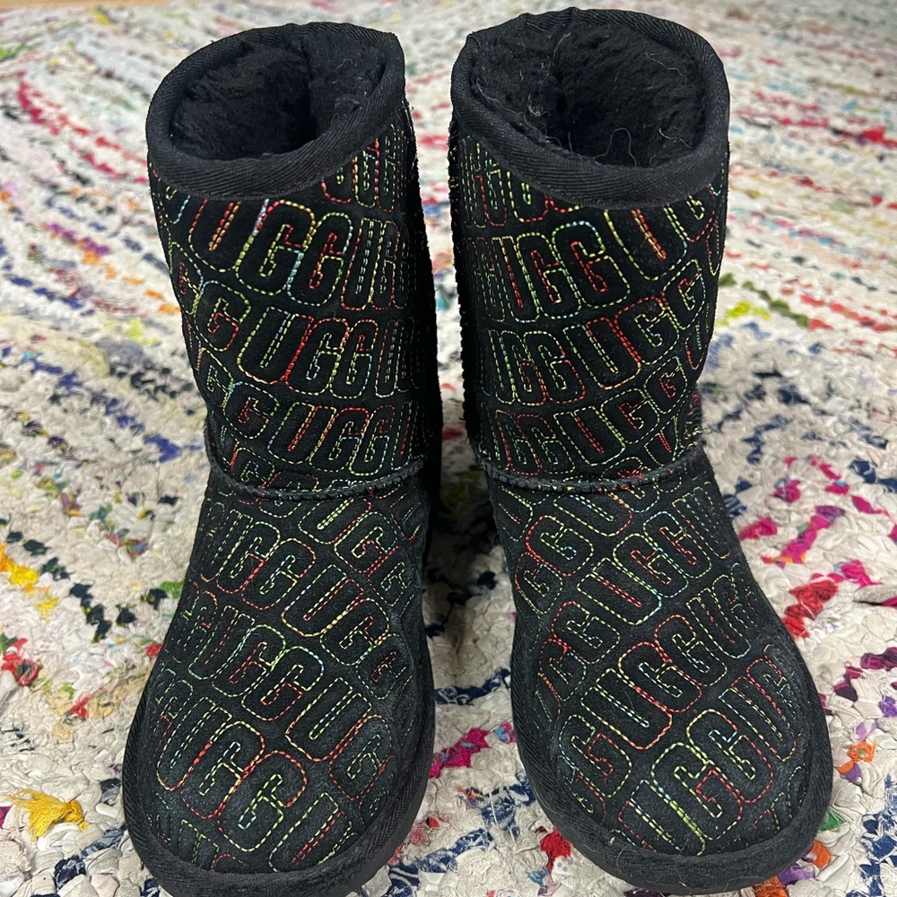 Ugg Classic Kids’ black suede shearling boots US size 4